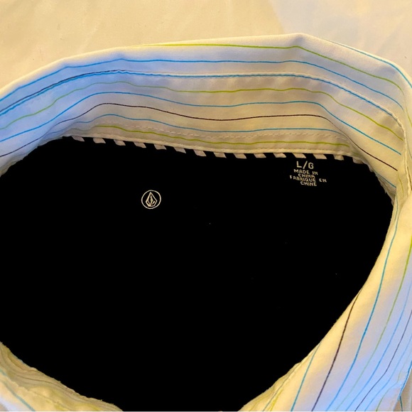 Volcom white with blue black and green pin stripe men’s dress shirt - Picture 6 of 6